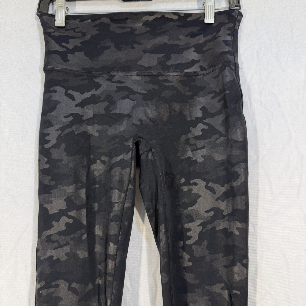 Spanx Faux Leather Camo Print Leggings Women's‎ Size Medium Gray & Black
